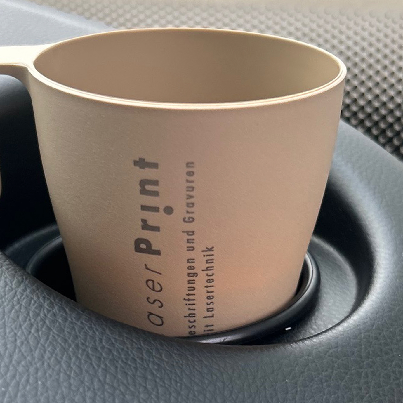 JOE Sitzt, passt & hält